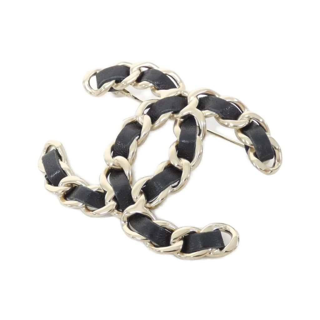 Chanel Brooch Gold