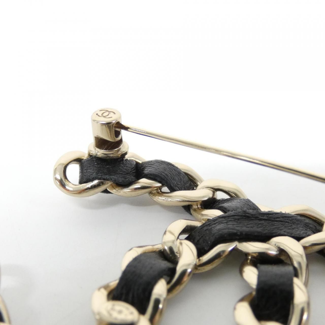 Chanel Brooch Gold — view 3