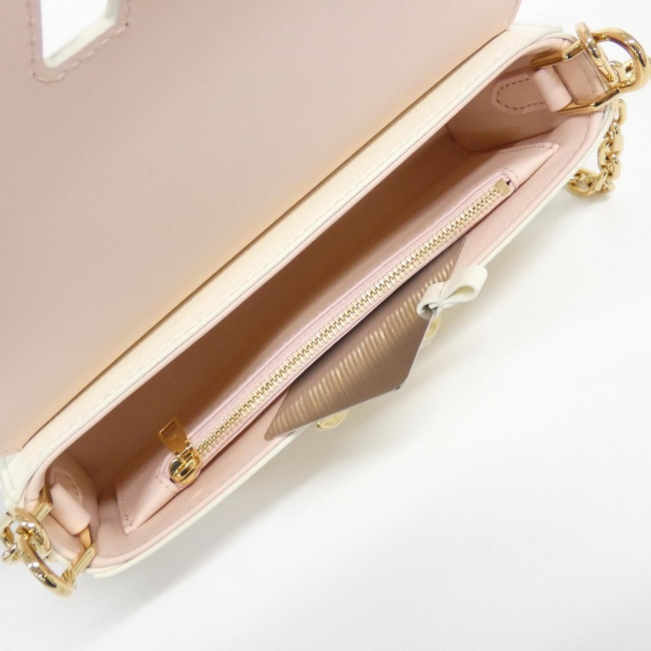 Louis Vuitton Twist West Shoulder — view 5