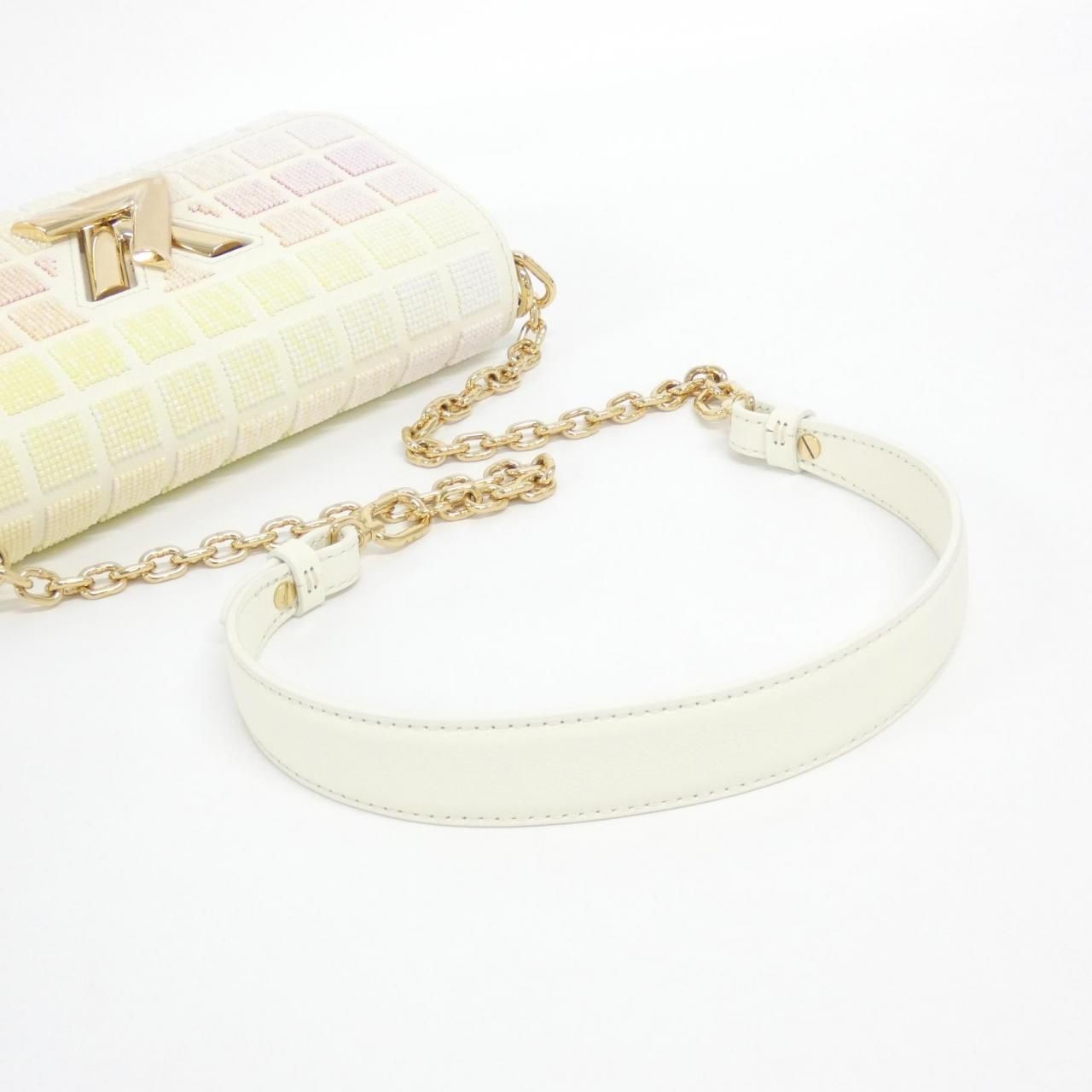 Louis Vuitton Twist West Shoulder — view 4