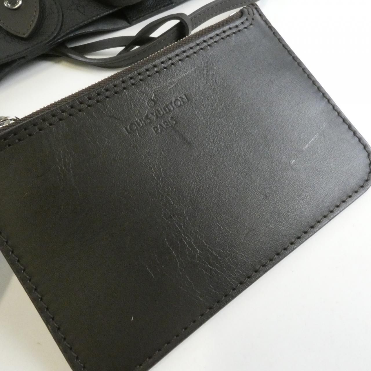 Louis Vuitton Mahina Hina PM — view 8
