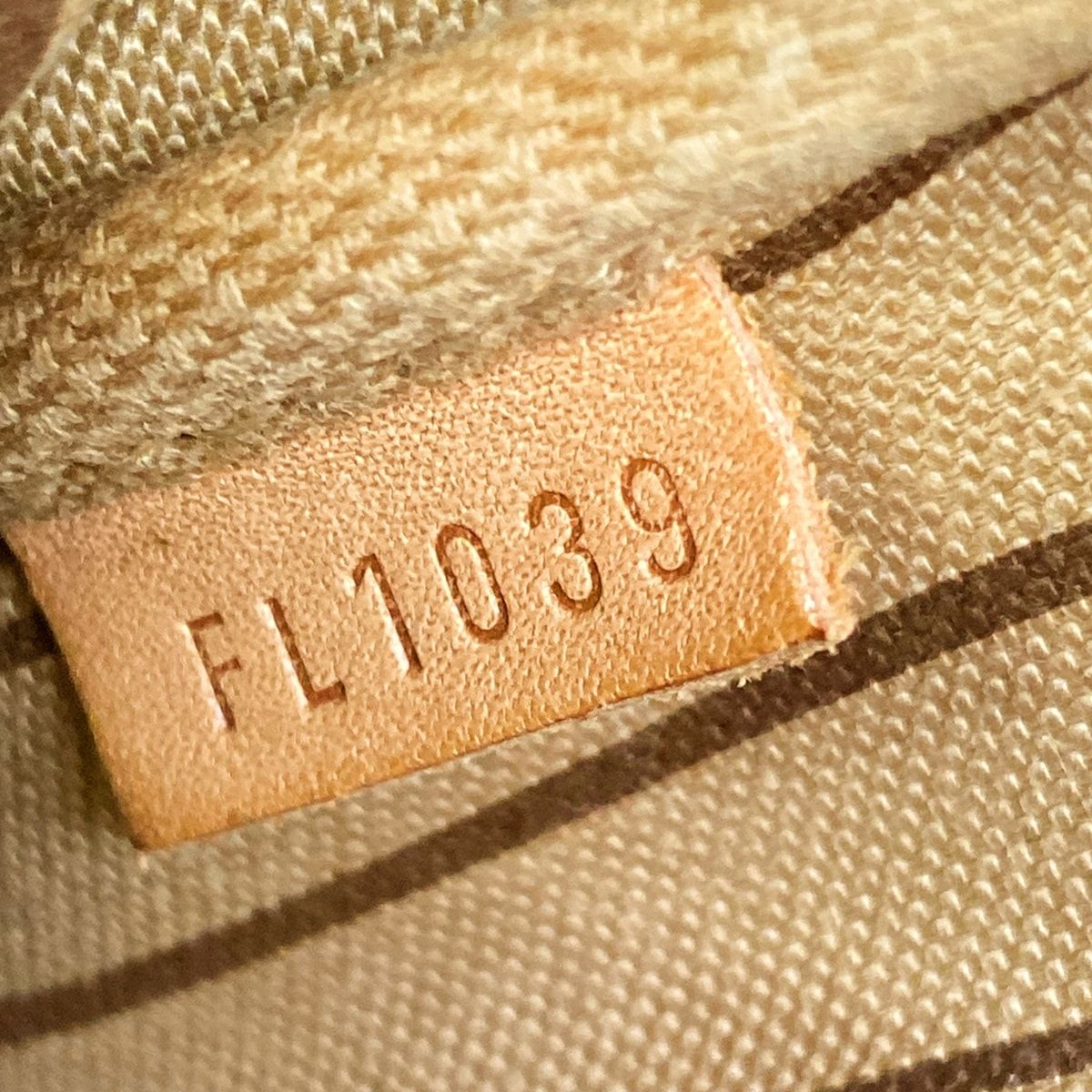 Louis Vuitton Handbag Monogram — view 9