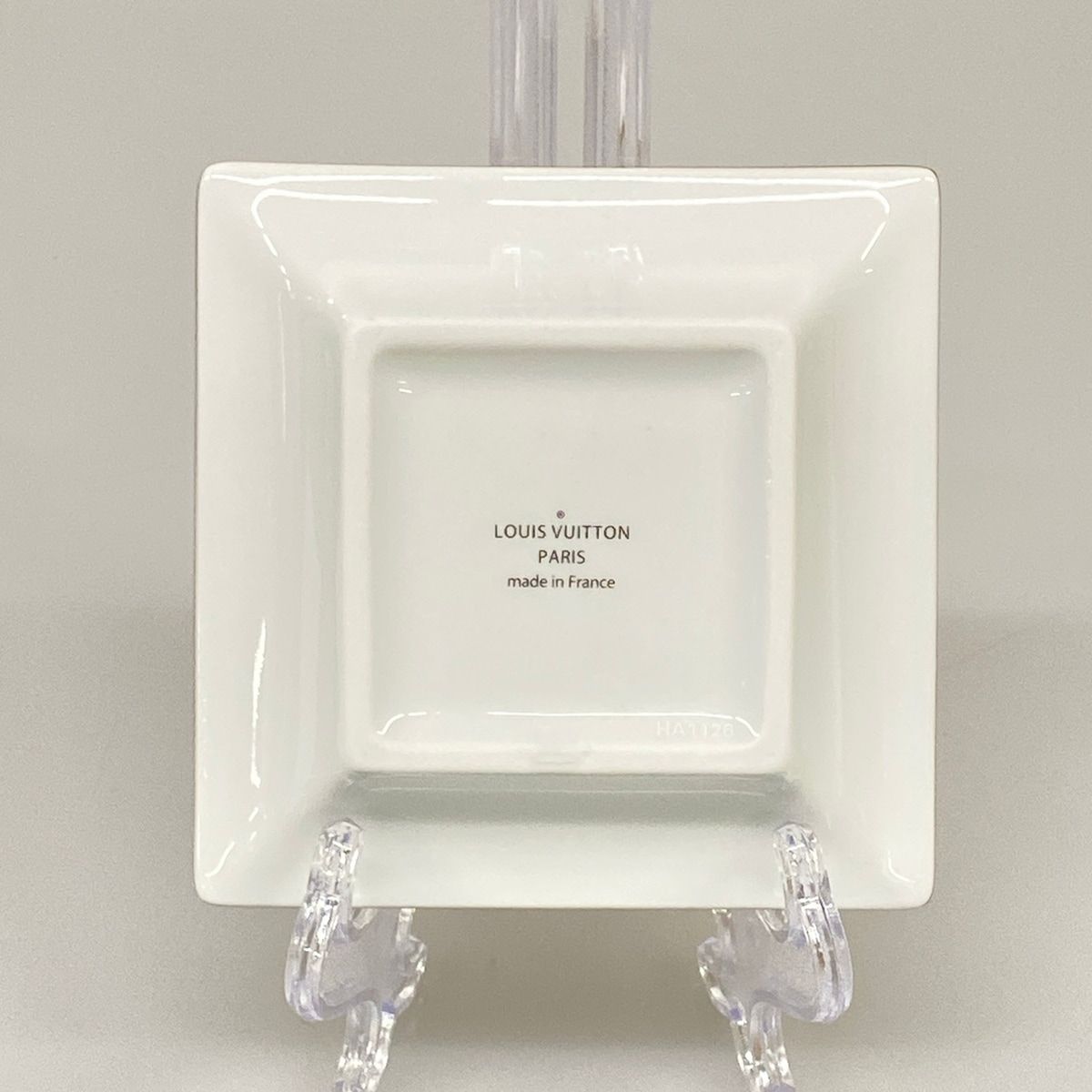 Louis Vuitton Plate White Light Pink Gold Shoulder — view 2