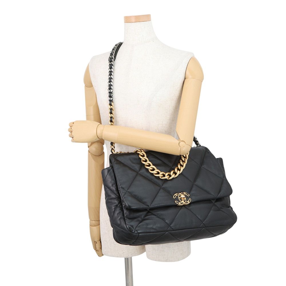 Chanel Chain Shoulder Bag 19 Dizeneuf CC Logo Maxi Shiny Lambskin 2-Way Black — view 5