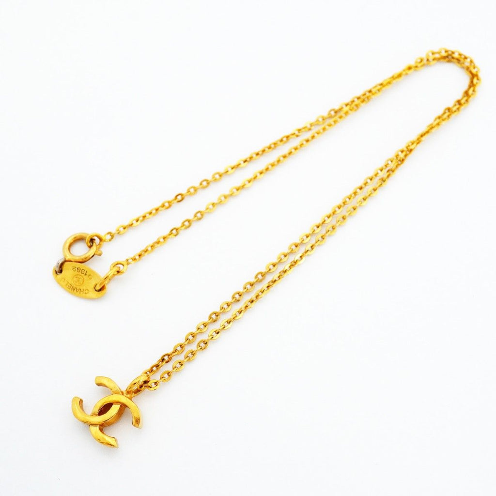 Chanel Necklace Vintage CC Logo Gold Plated — view 3