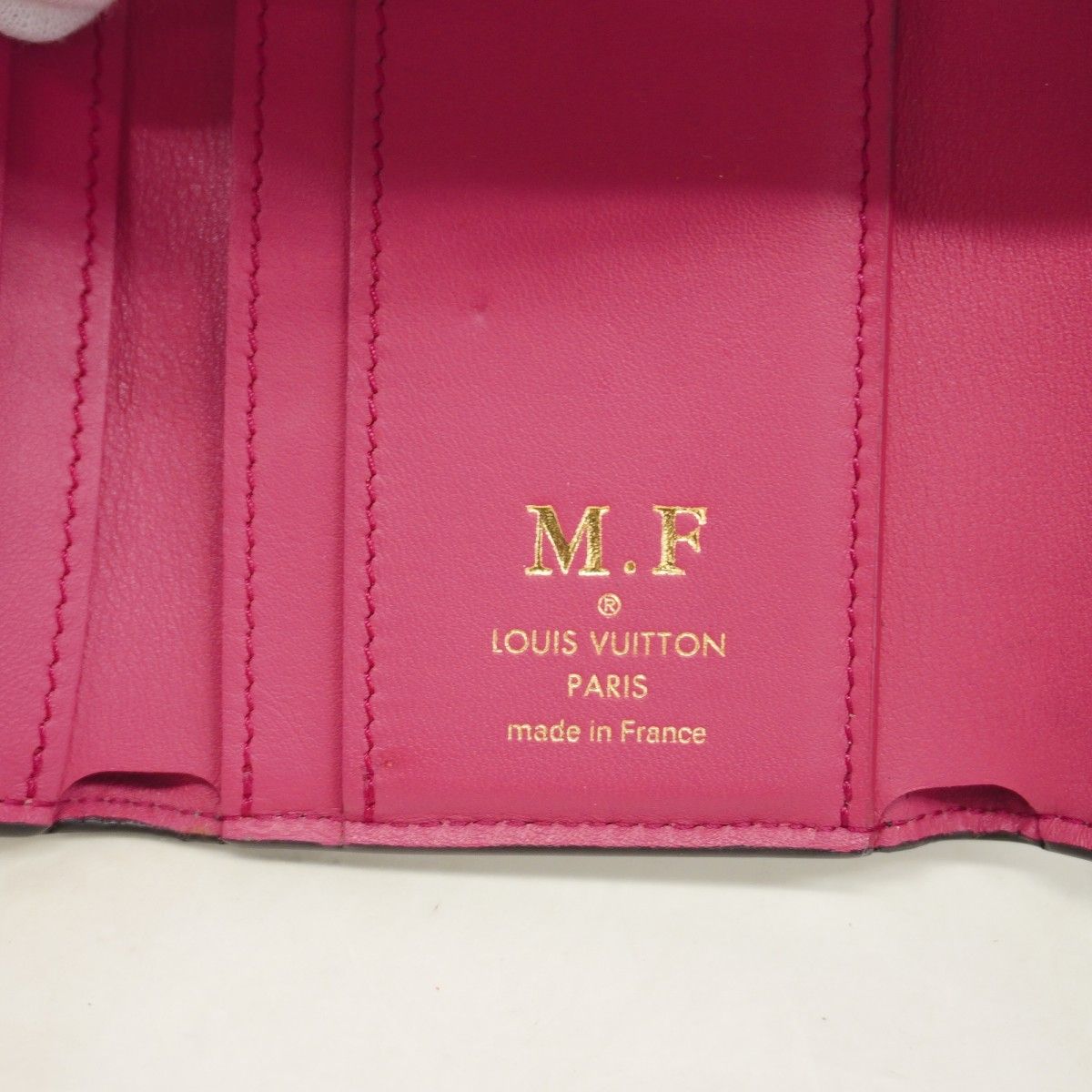 Louis Vuitton Trifold Wallet Taurillon Portefeuille Capucines XS Noir — view 4