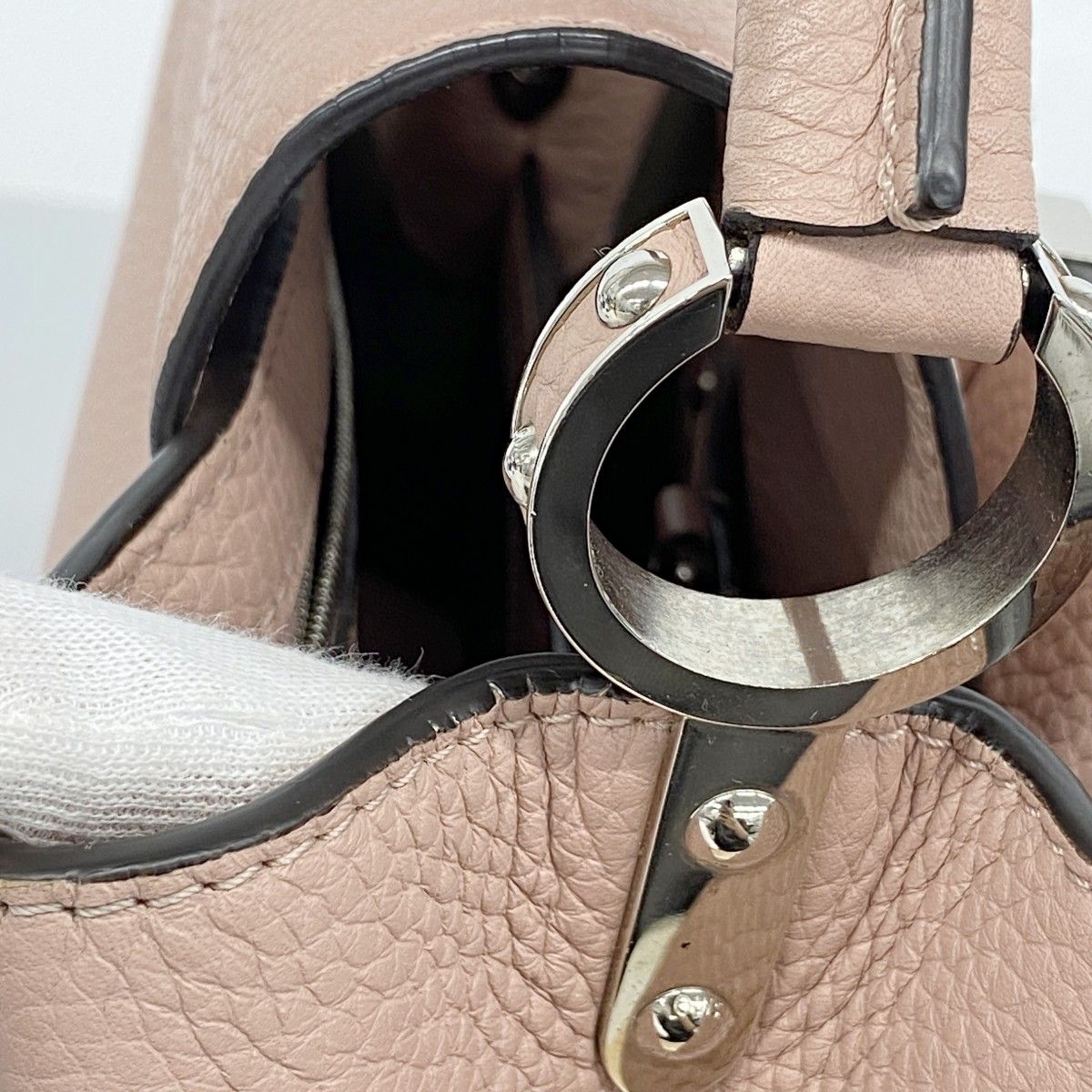 Louis Vuitton Handbag Taurillon Capucines MM Magnolia 2-Way — view 7