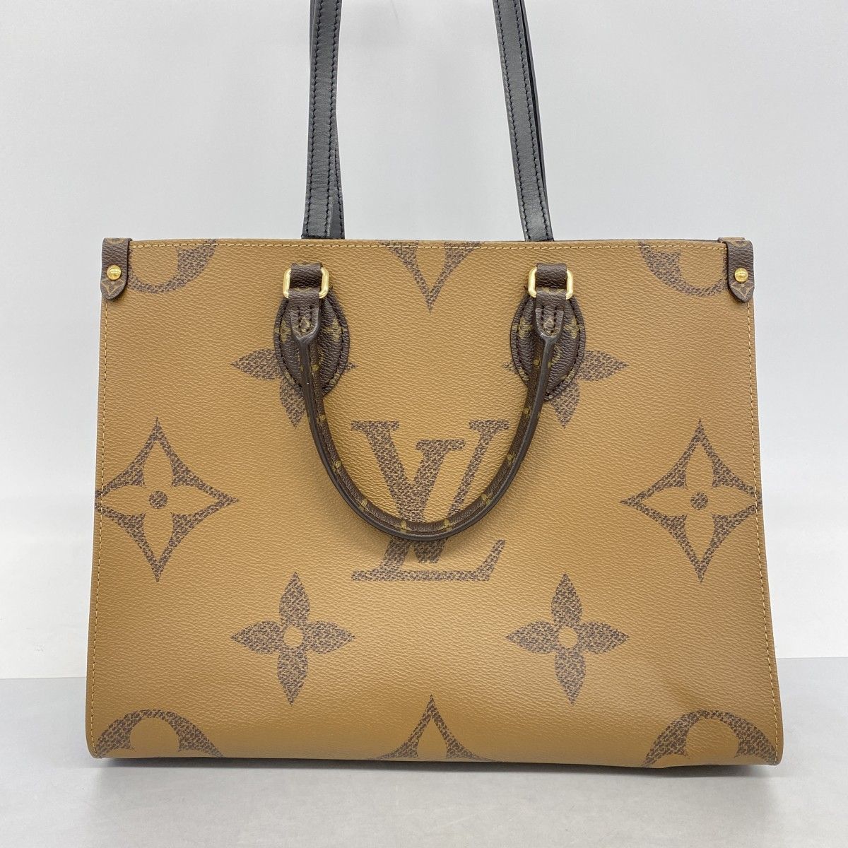 Louis Vuitton Tote Monogram Giant Reverse On The Go MM Brown 2-Way — view 9