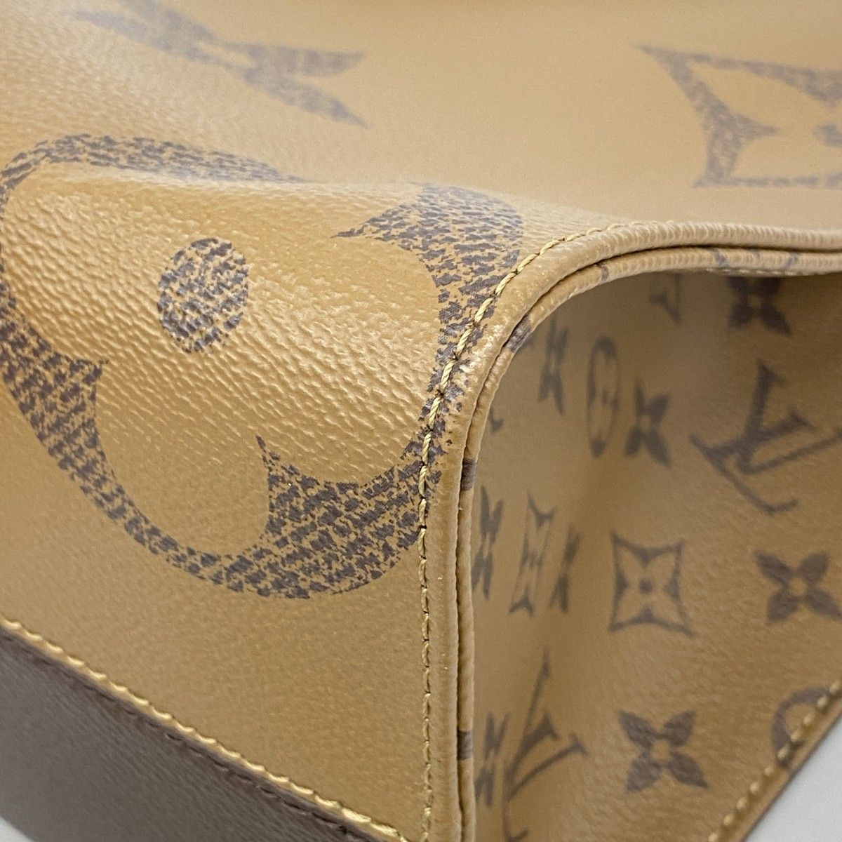 Louis Vuitton Tote Monogram Giant Reverse On The Go MM Brown 2-Way — view 6