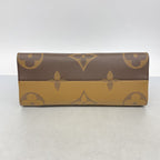 Louis Vuitton Tote Monogram Giant Reverse On The Go MM Brown 2-Way — view 3
