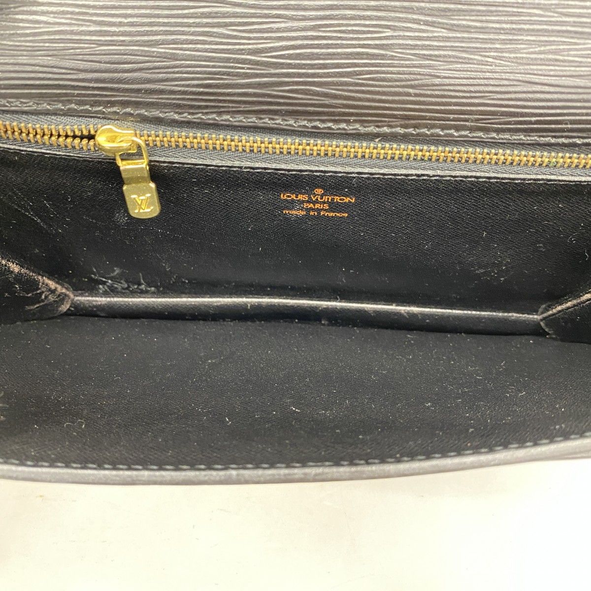 Louis Vuitton Clutch Epi Series Dragonne Noir — view 4