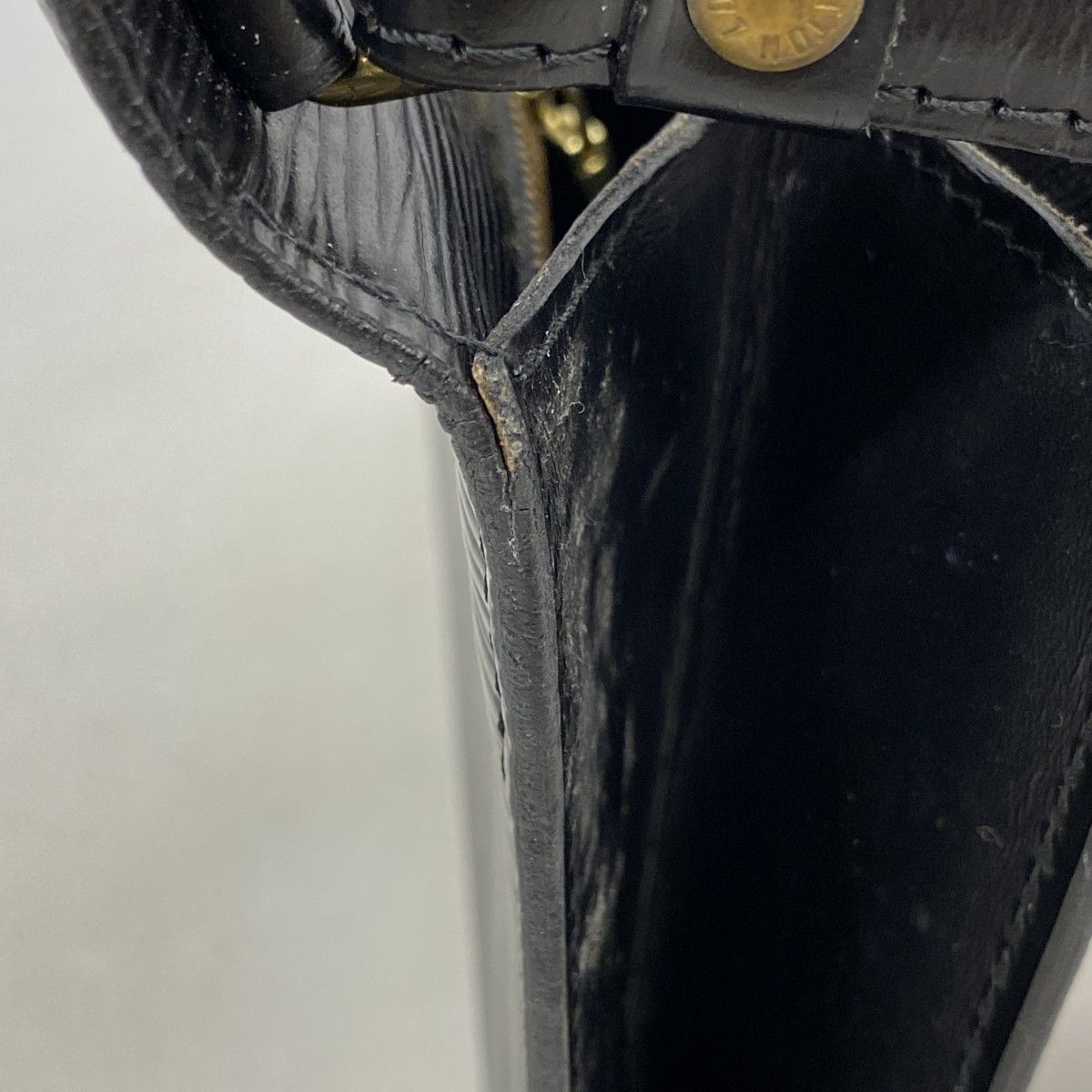 Louis Vuitton Clutch Epi Series Dragonne Noir — view 6