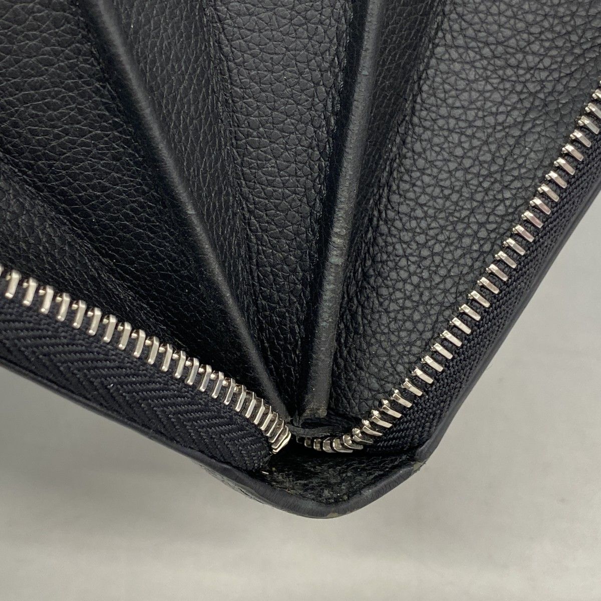 Louis Vuitton Wallet Zippy Lockme Noir — view 6