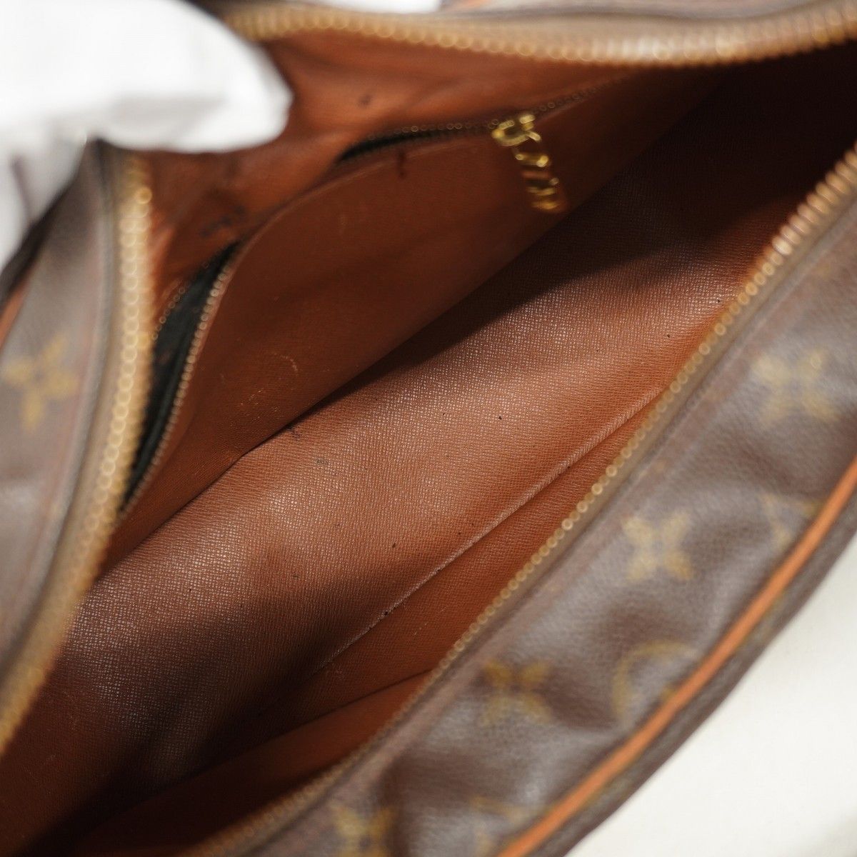 Louis Vuitton Shoulder Bag Monogram Boulogne 30 Brown — view 4