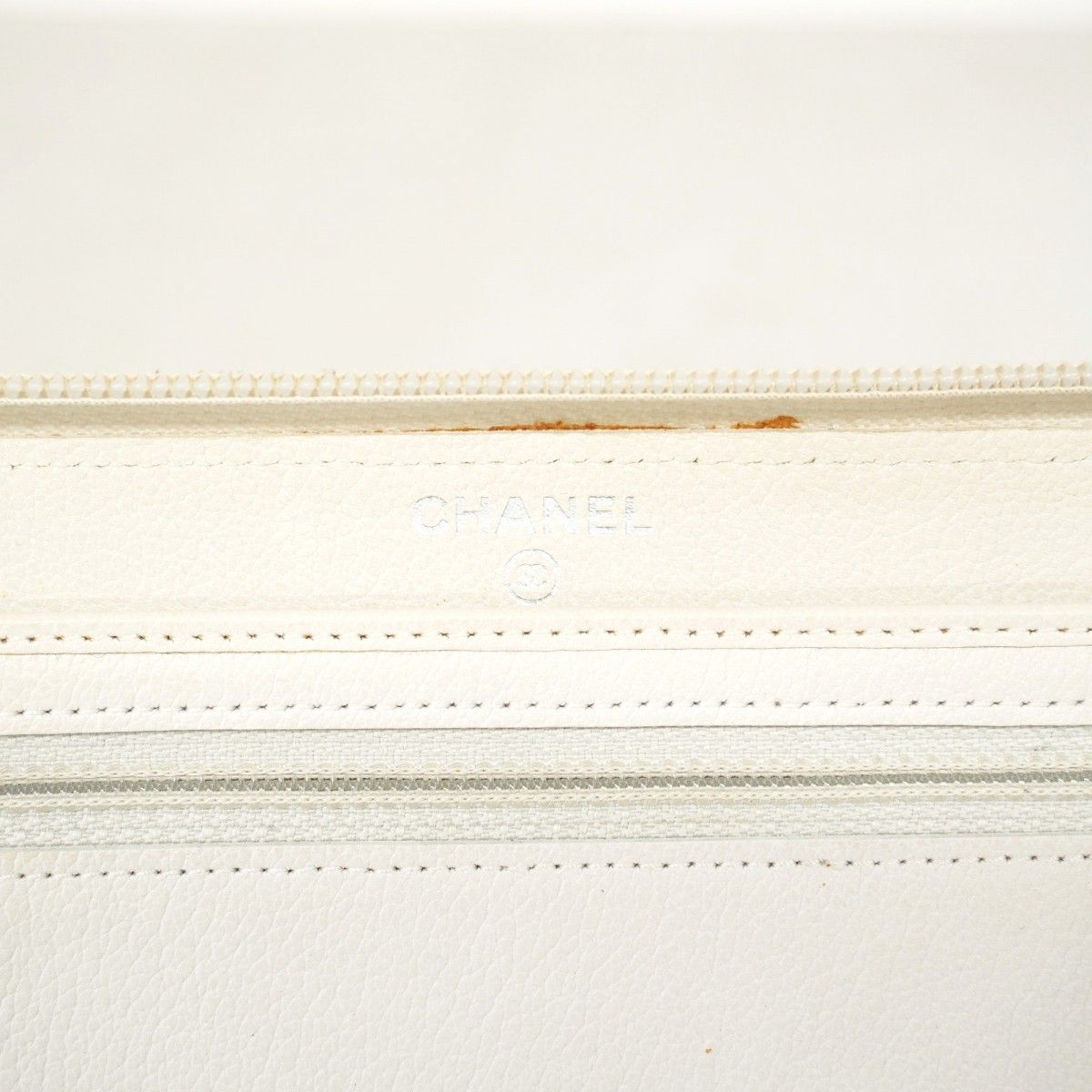 Chanel Wallet Camellia Leather Ivory Silver — view 4