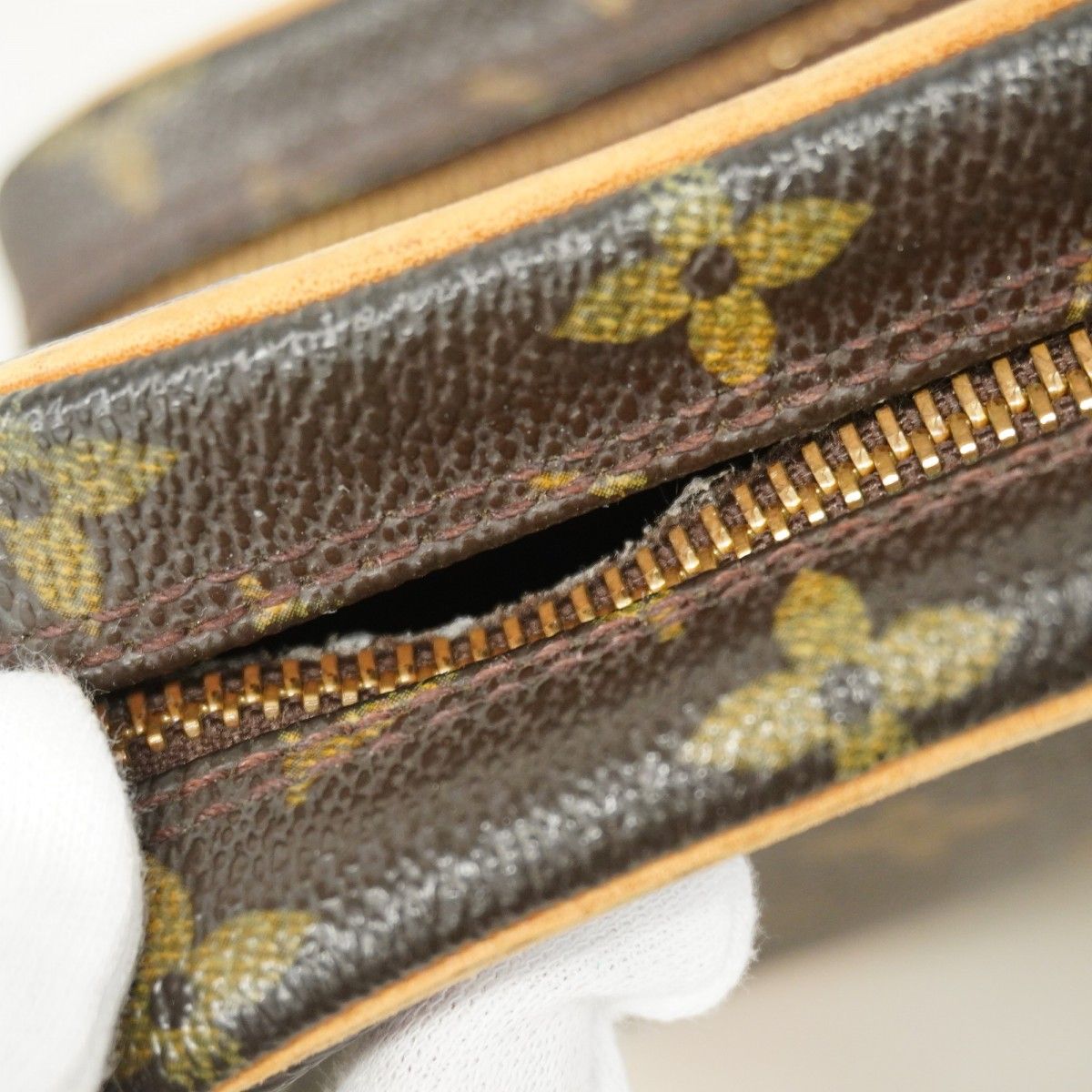 Louis Vuitton Shoulder Bag Monogram Amazon Brown — view 6