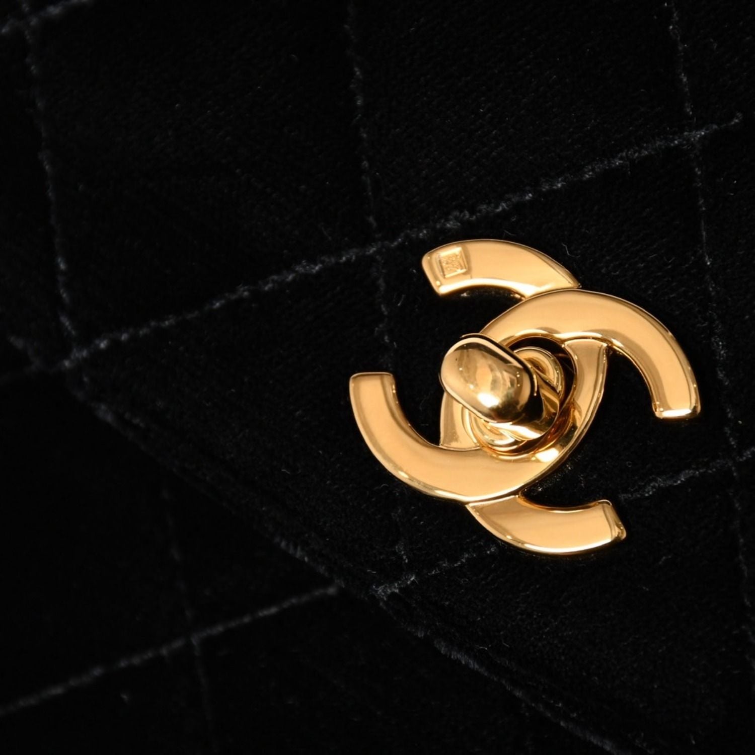 Chanel Bag CC Logo Velvet Quilted Turnlock Black Gold — view 8