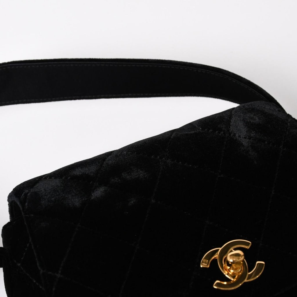 Chanel Bag CC Logo Velvet Quilted Turnlock Black Gold — view 5