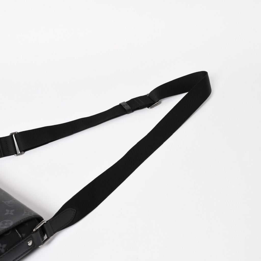 Louis Vuitton Shoulder Bag District NM Monogram Eclipse Black — view 6