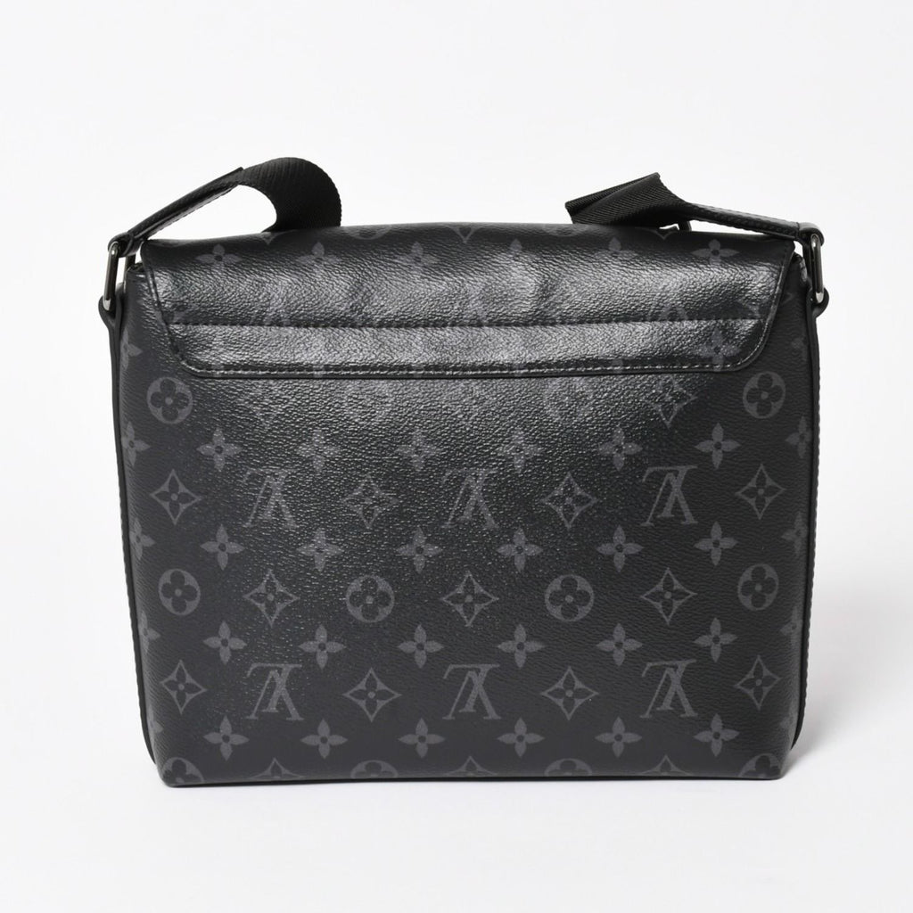 Louis Vuitton Shoulder Bag District NM Monogram Eclipse Black — view 2