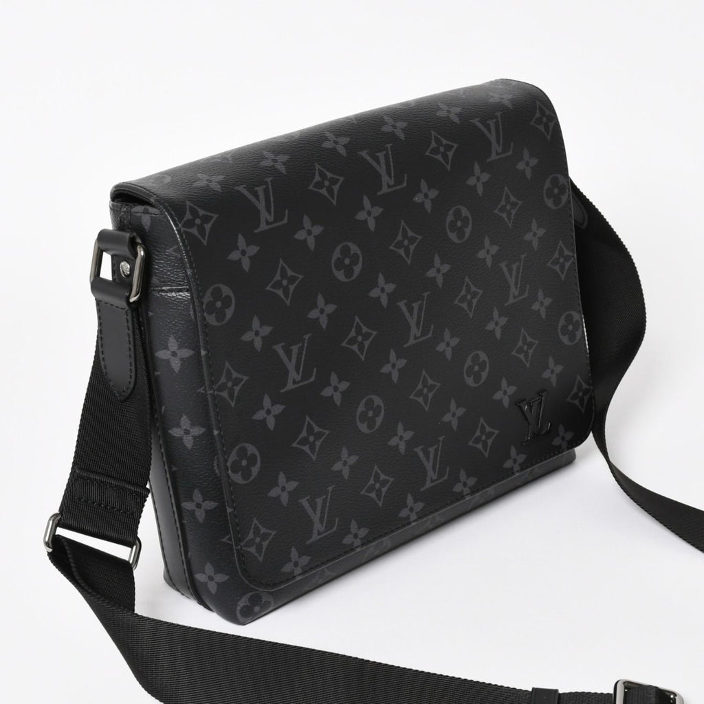 Louis Vuitton Shoulder Bag District NM Monogram Eclipse Black — view 3