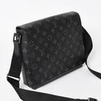 Louis Vuitton Shoulder Bag District NM Monogram Eclipse Black — view 3