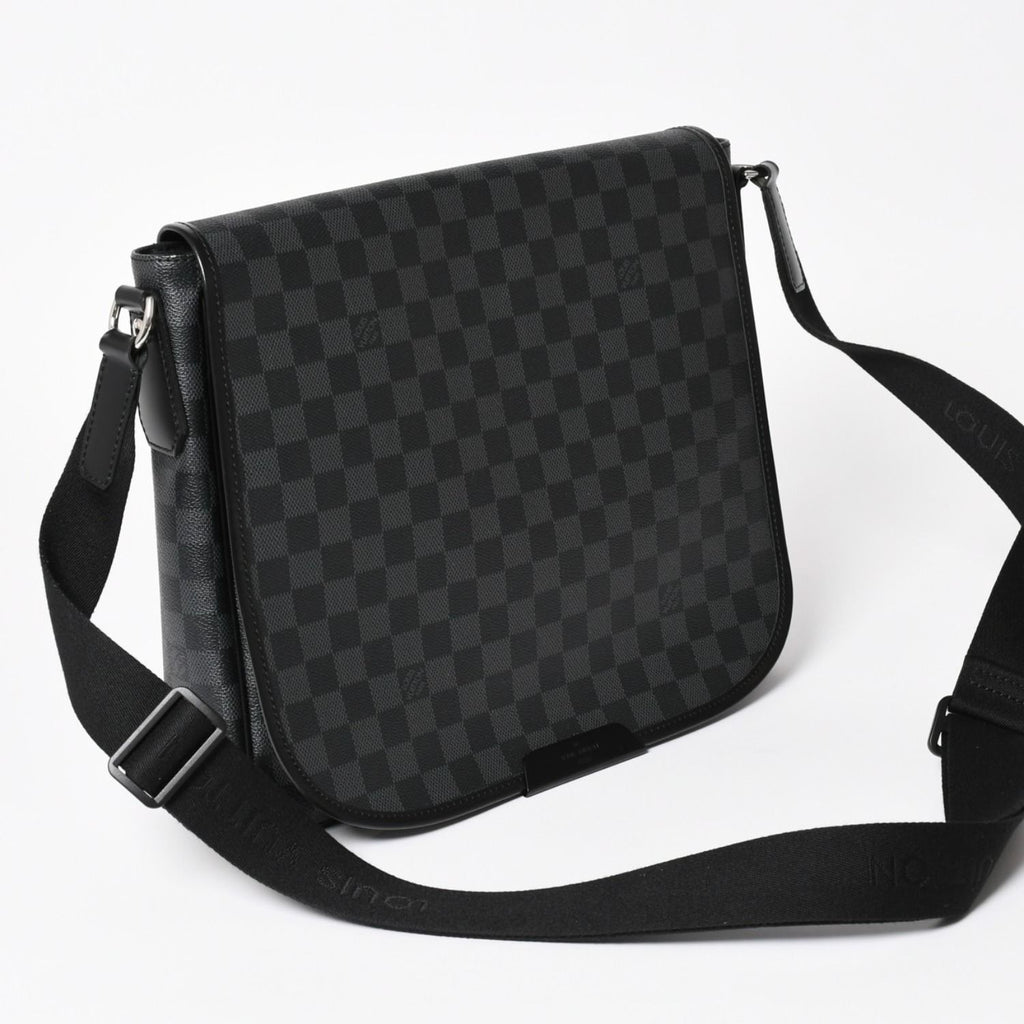 Louis Vuitton Daniel MM Shoulder Bag Damier Graphite Black Silver — view 3