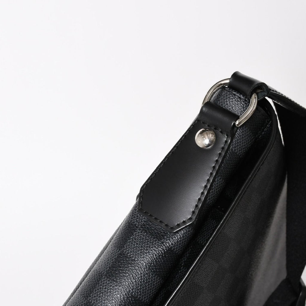 Louis Vuitton Daniel MM Shoulder Bag Damier Graphite Black Silver — view 4