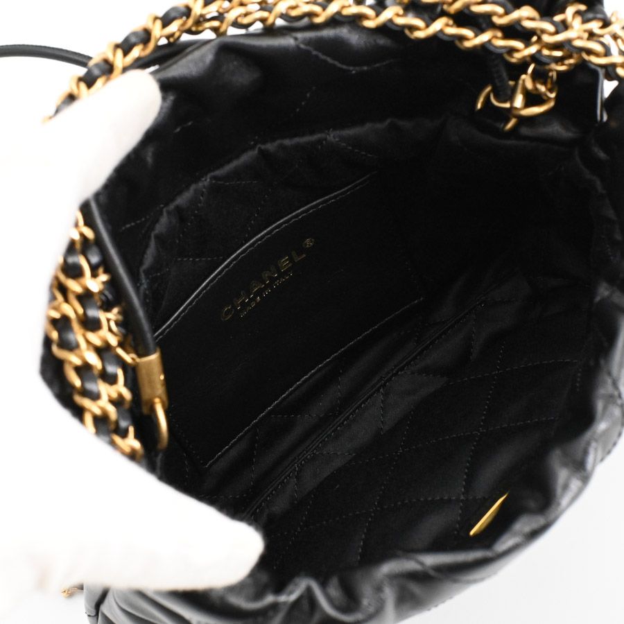 Chanel Shoulder Bag 22 Mini — view 4