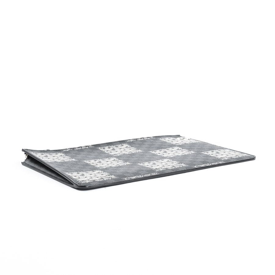 Louis Vuitton Clutch Pochette Jour PM — view 5