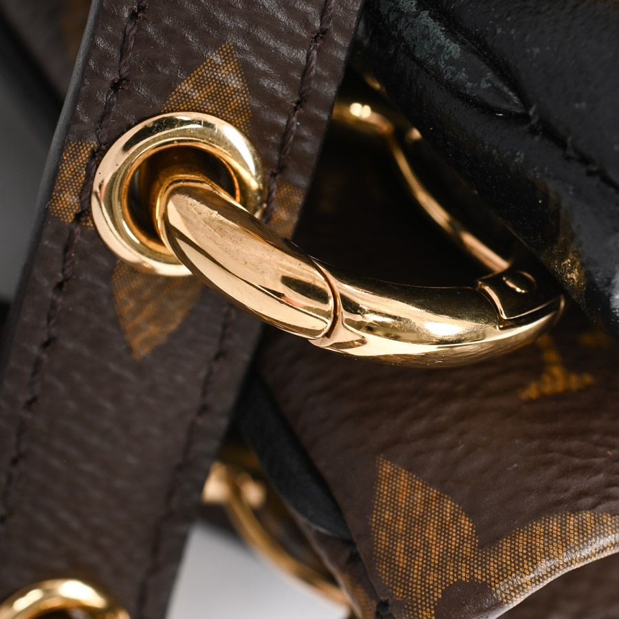 Louis Vuitton Shoulder Bag Pochette LV — view 8