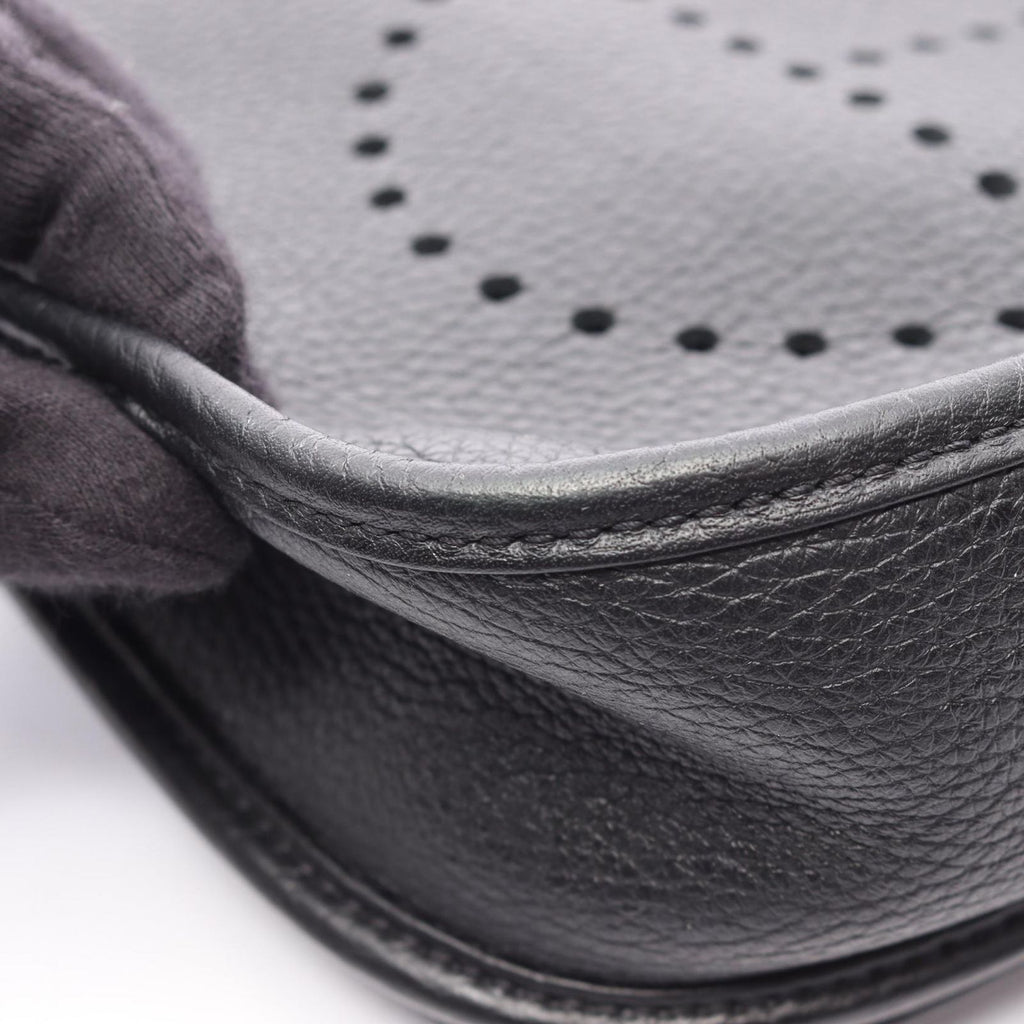 Hermes Shoulder Bag Evelyne 3 Trois PM Black — view 6