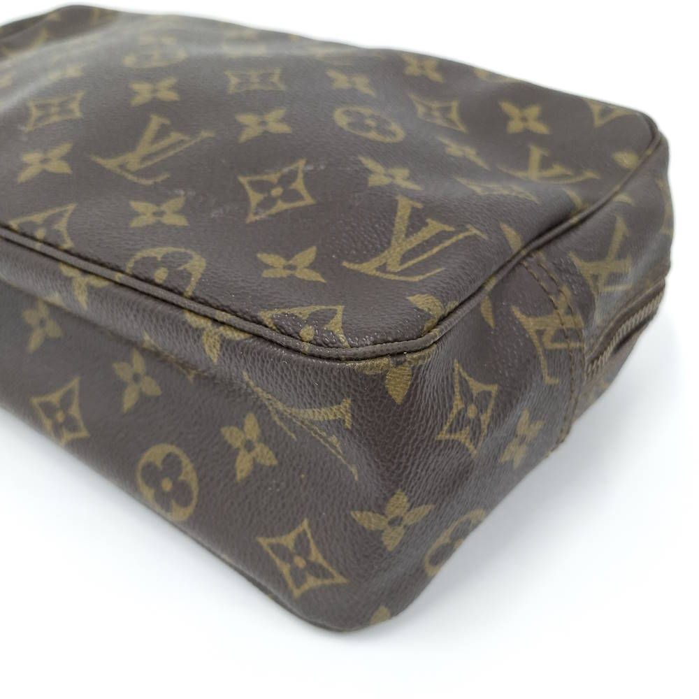 Louis Vuitton Trousse Toilet 28 Clutch Monogram — view 3