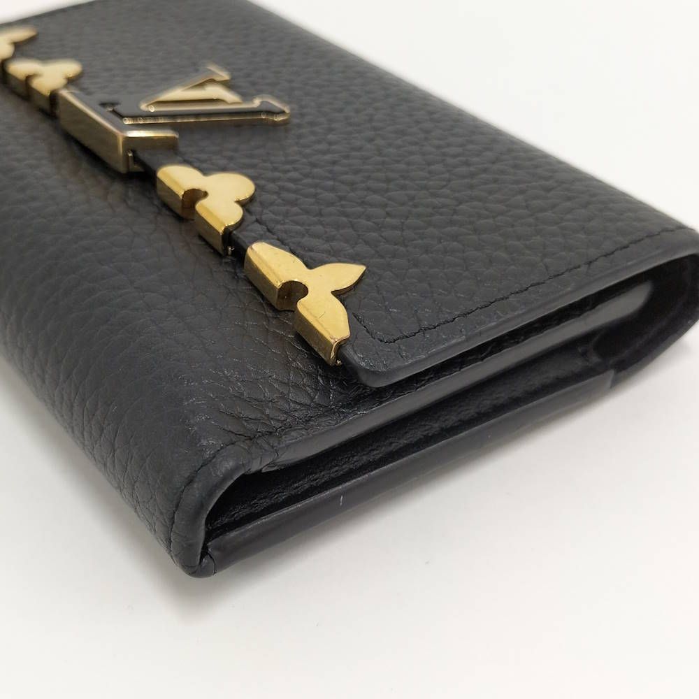 Louis Vuitton Portefeuille Capucines Compact Wallet — view 5