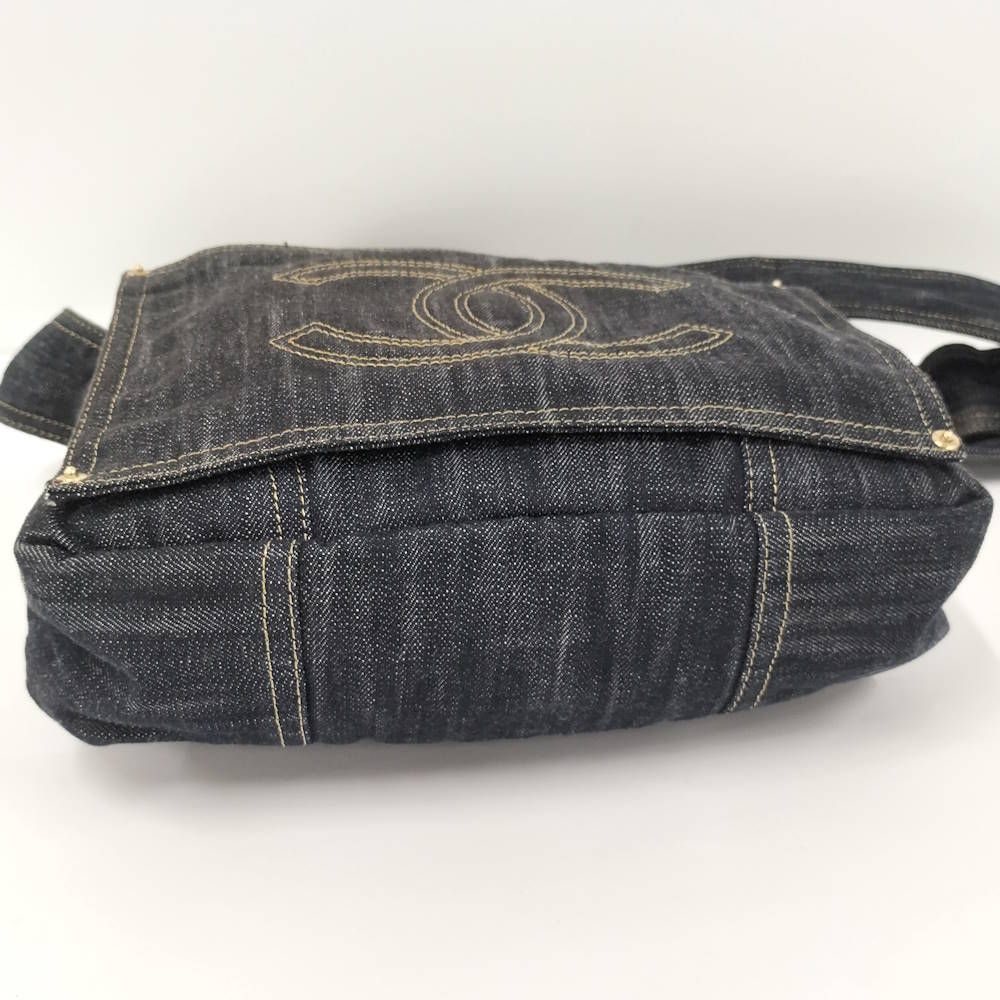 Chanel Spark Ring Denim CC Logo Messenger — view 4