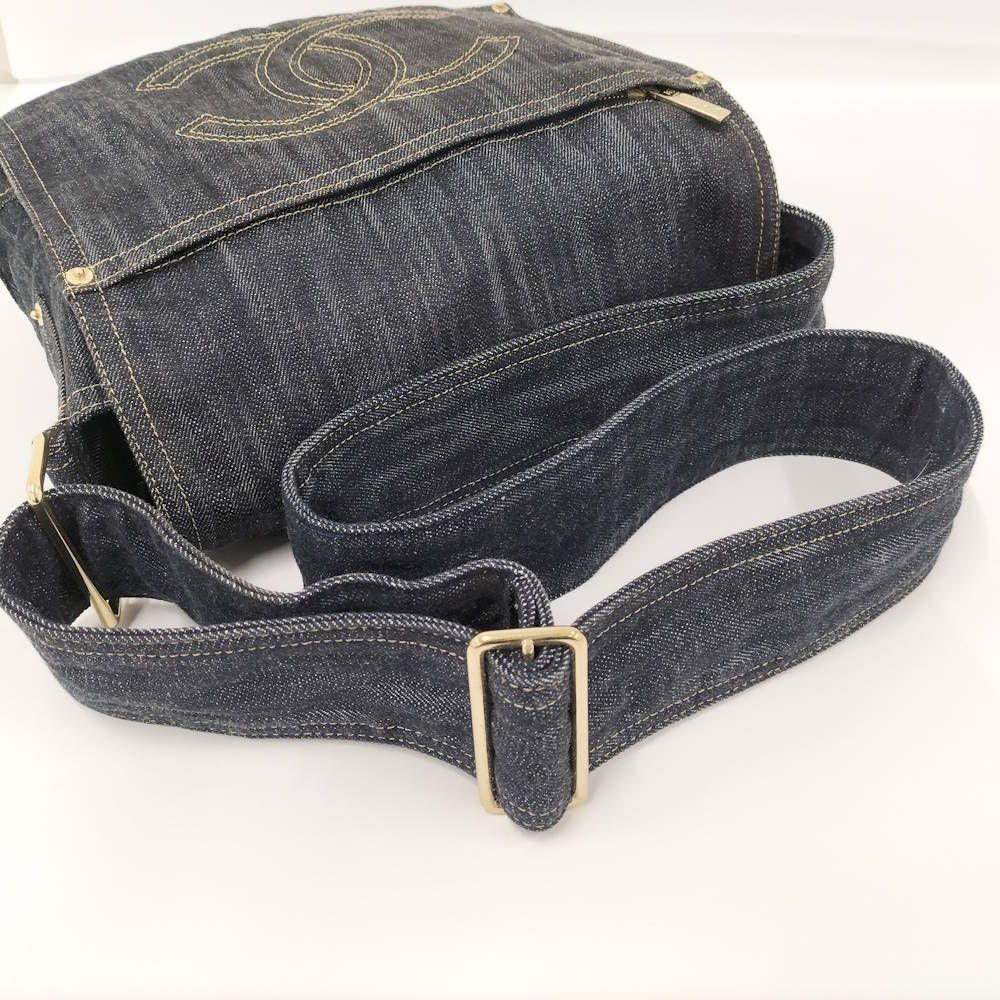Chanel Spark Ring Denim CC Logo Messenger — view 6