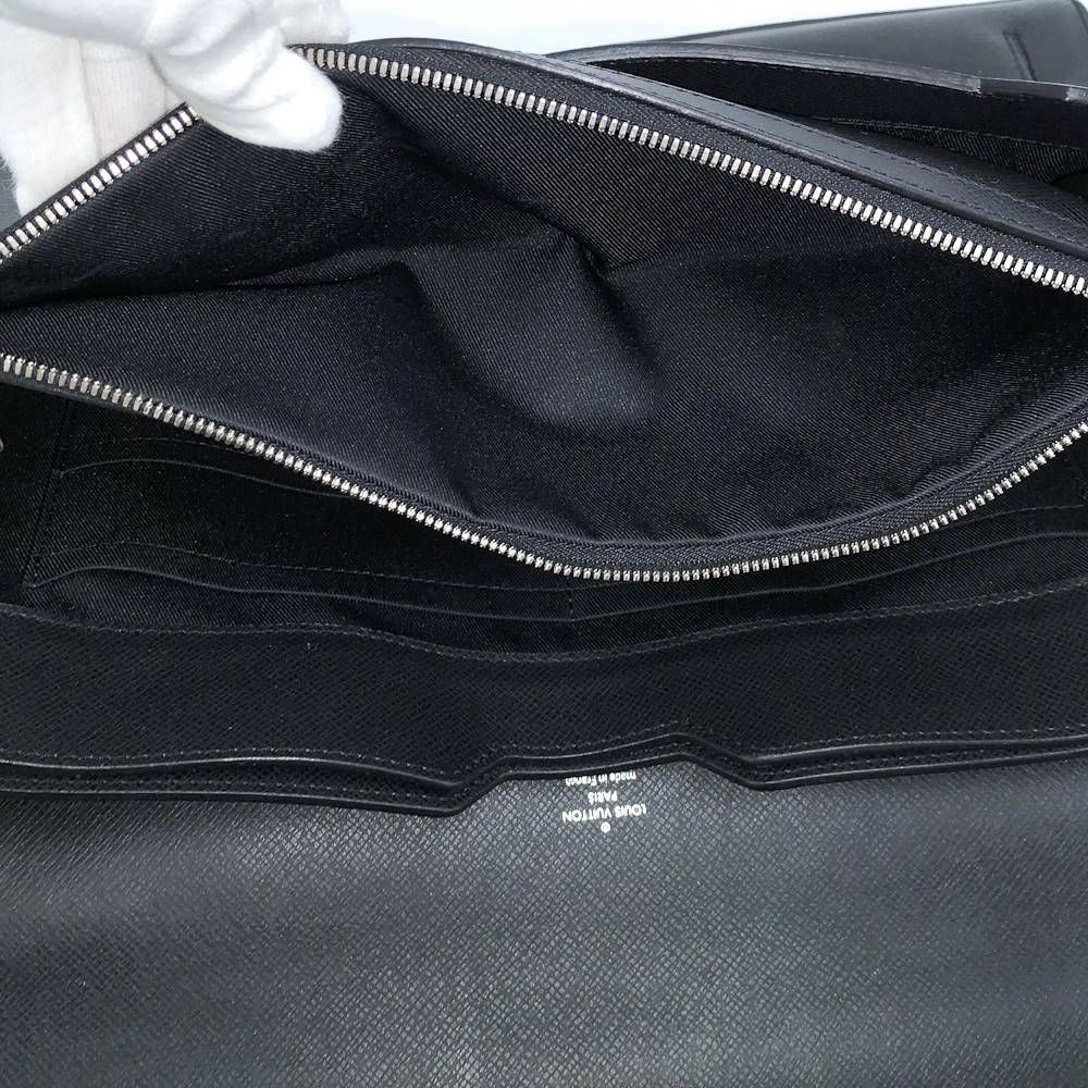 Louis Vuitton Associate Cartable 2 Taiga Handbag — view 9