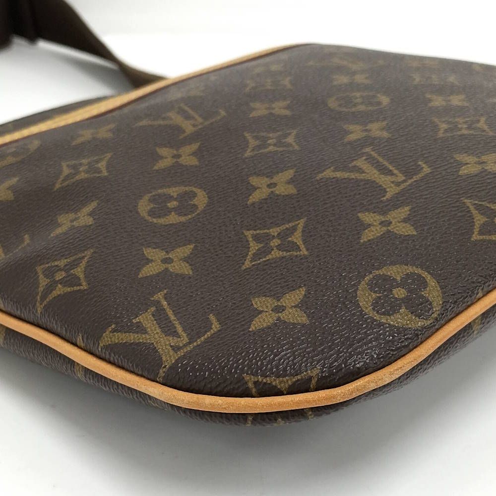 Louis Vuitton Pochette Bosphore Shoulder Bag Monogram — view 4