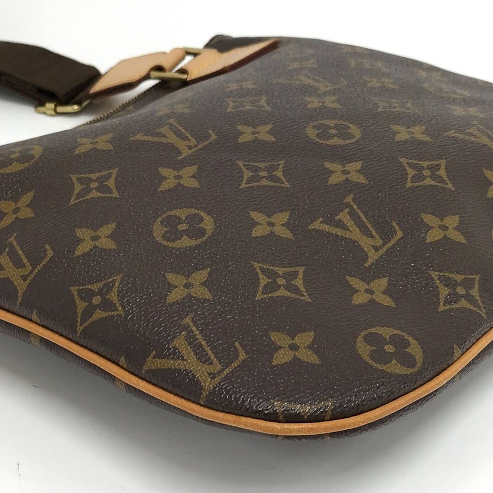 Louis Vuitton Pochette Bosphore Shoulder Bag Monogram — view 5