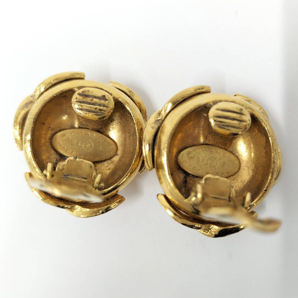 Chanel Earrings CC Logo Gold — view 3