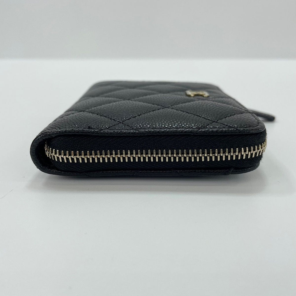 Chanel Coin Case Quilted — view 4