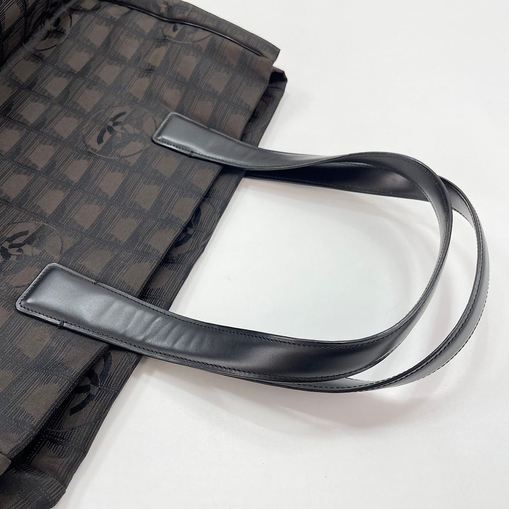 Chanel Tote New Travel Line — view 9