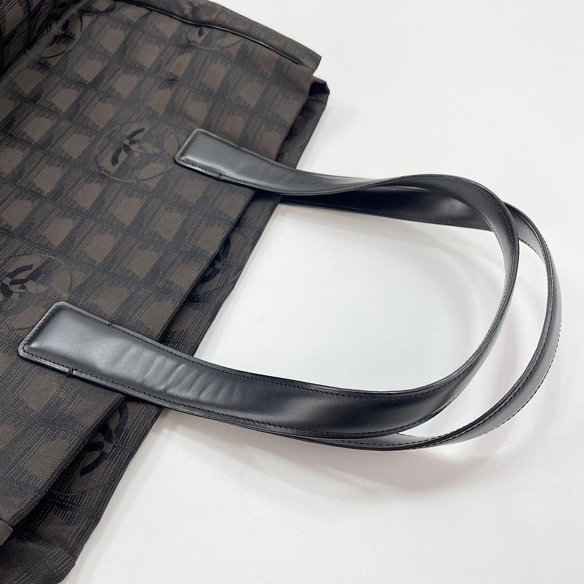 Chanel Tote New Travel Line — view 9