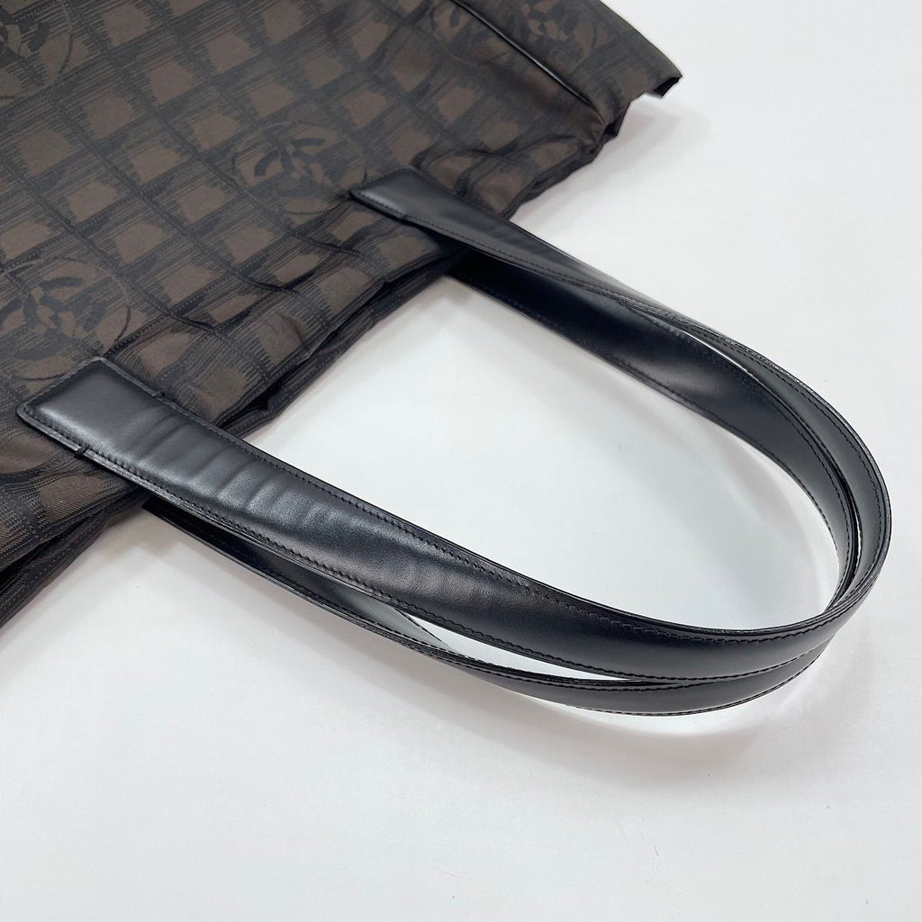 Chanel Tote New Travel Line — view 9