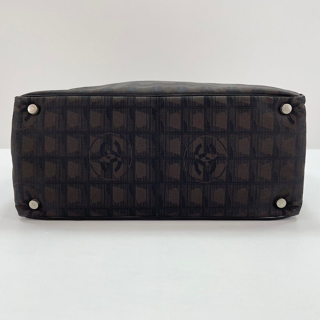 Chanel Tote New Travel Line — view 6