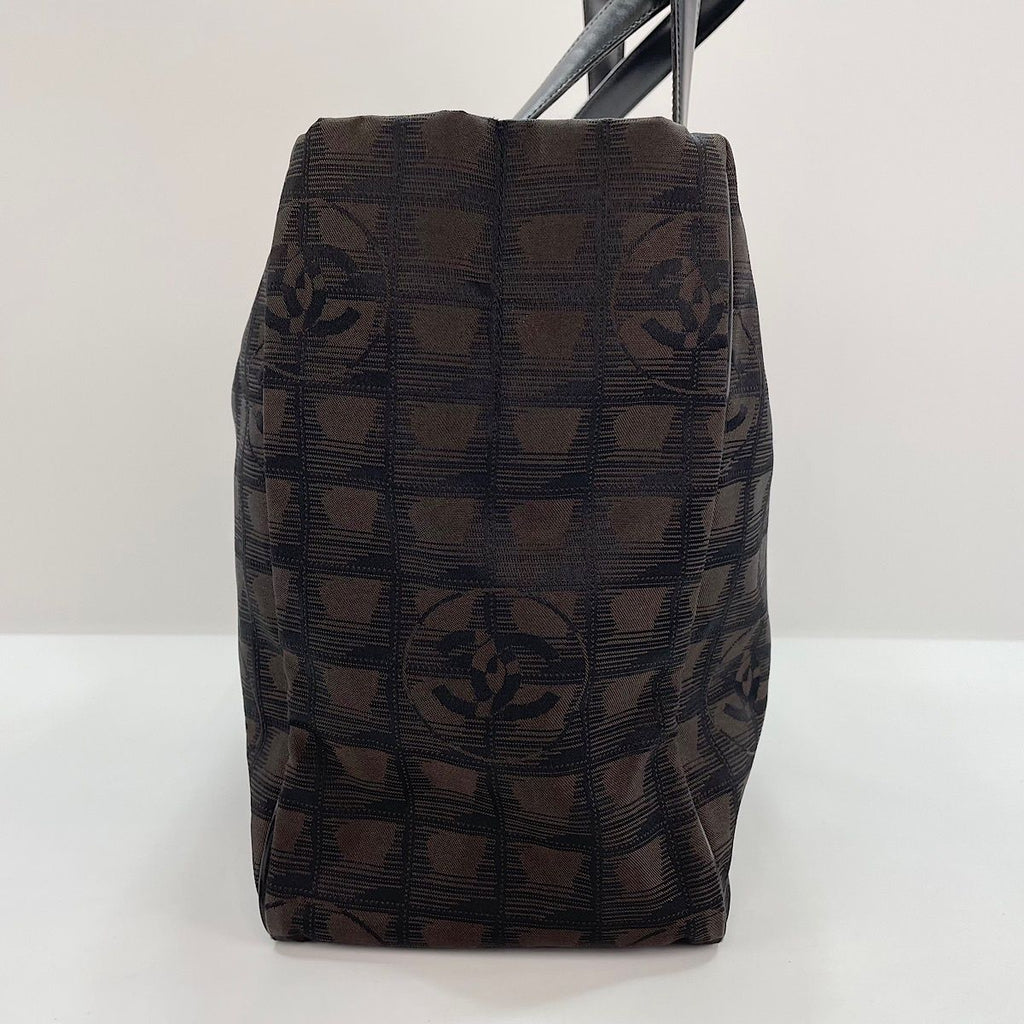 Chanel Tote New Travel Line — view 4