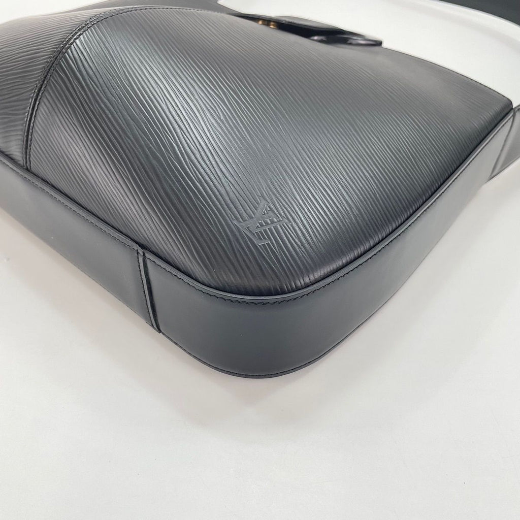 Louis Vuitton Shoulder Bag Reverie — view 9