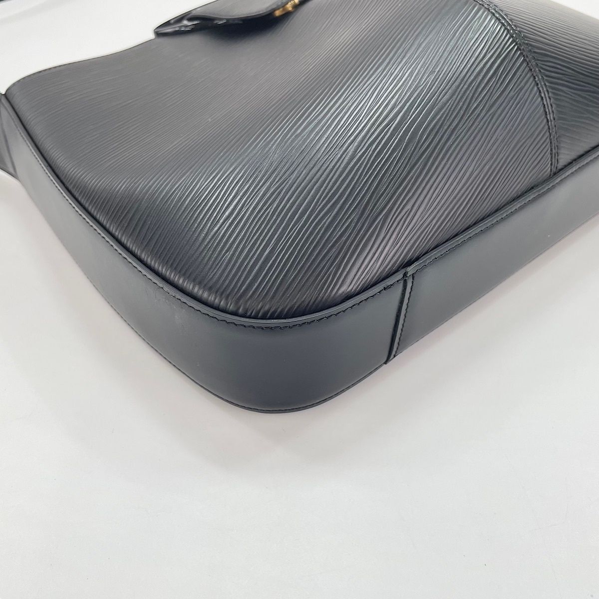 Louis Vuitton Shoulder Bag Reverie — view 8
