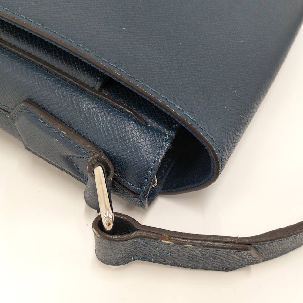 Louis Vuitton Roman PM Taiga Shoulder — view 6