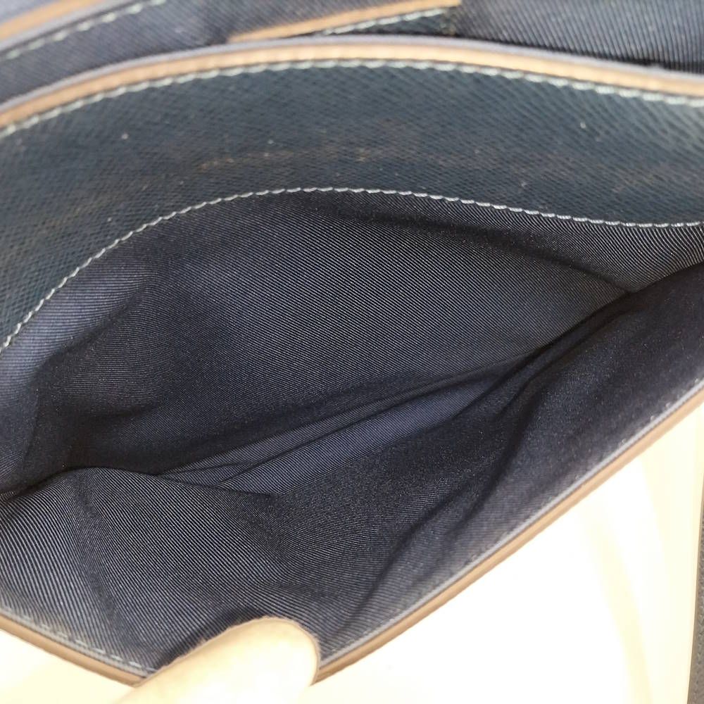 Louis Vuitton Roman PM Taiga Shoulder — view 9